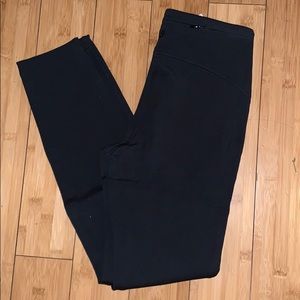 Lululemon black cropped leggings
